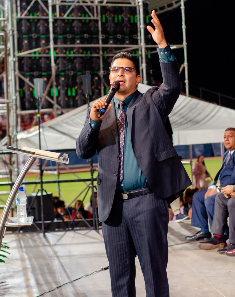 ¡Feliz Cumpleaños y Aniversario Ministerial a nuestro Rvdo. Oswald Rondón!
