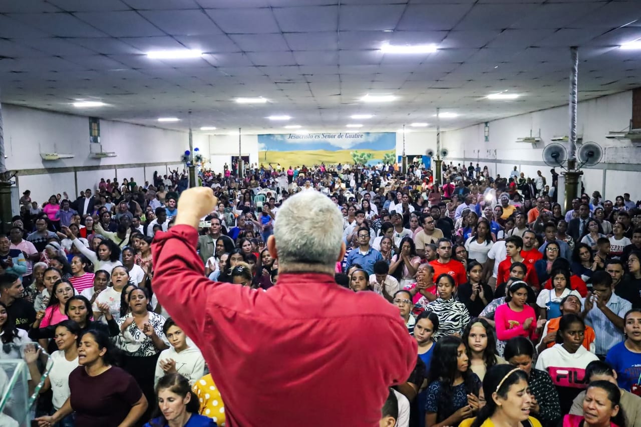 ¡Noche Histórica en Guatire! Más de 1200 Almas Vibran bajo "El Poder de su Gracia" en la Gran Vigilia Regional de Damas